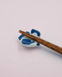 Blå fladfisk spisepindeholder