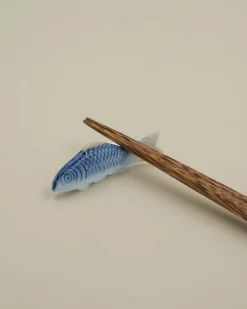 Blå koi spisepindeholder