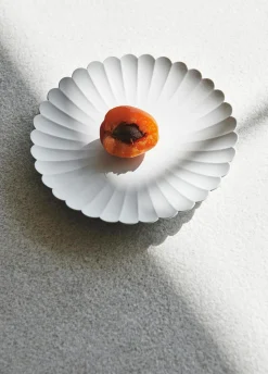 Blomsterformet grå tallerken - Lille 11 cm