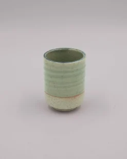 Grøn cylinderformet kop