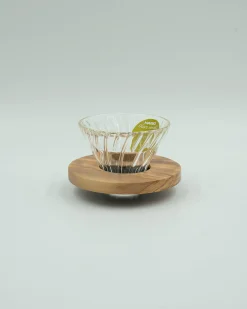 Hario tragt i glas med oliventræ (01)