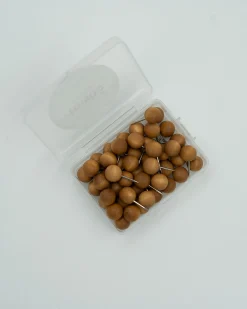 Knappenåle i træ (wooden pins)