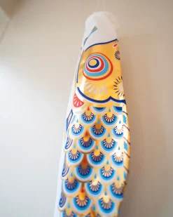 Koinobori vimpel 80 cm (guld/blå)