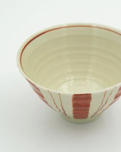 Risskål med røde, håndmalede striber