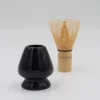 Sort holder til matcha piskeris