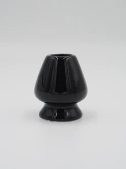Sort holder til matcha piskeris